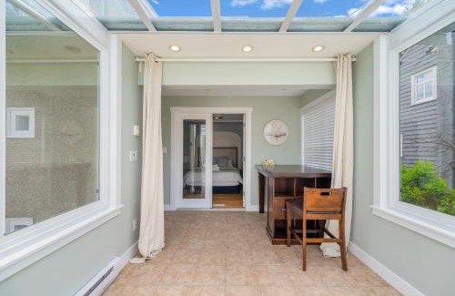 Dunbar House | Comfort House in Kerrisdale Private and Shared Rooms