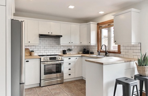 Desjardins House | Comfort in the historic district of Old Lévis - 10 min from ferry to Old Quebec