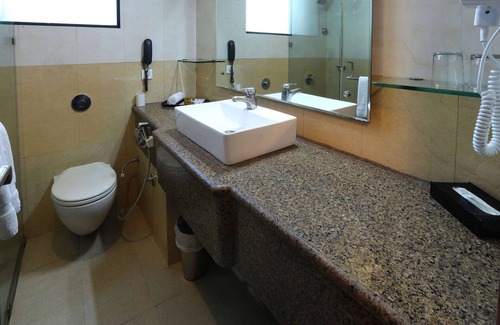 Ranjit Avenue Hotel | Comfort Inn Alstonia
