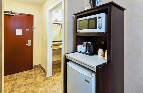 Edson Hotel | Comfort Inn And Suites Edson