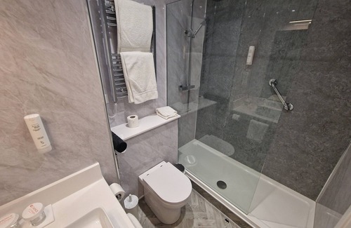 Ford Hotel | Comfort Inn Arundel