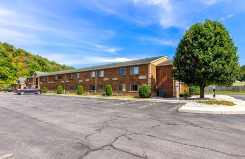 Atkins Hotel | Comfort Inn Atkins-Marion I-81
