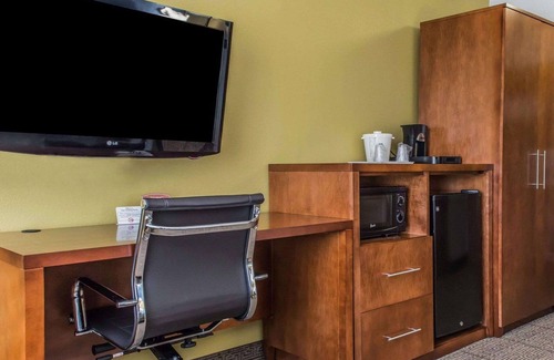 Rostraver Hotel | Comfort Inn Belle Vernon