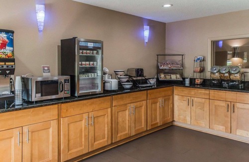 Rostraver Hotel | Comfort Inn Belle Vernon