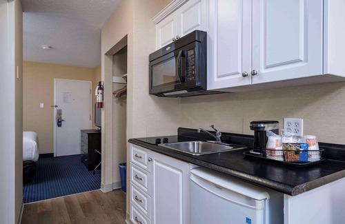 Gander Hotel | Comfort Inn