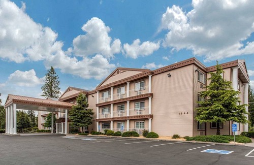 Weed Hotel | Comfort Inn Central Weed