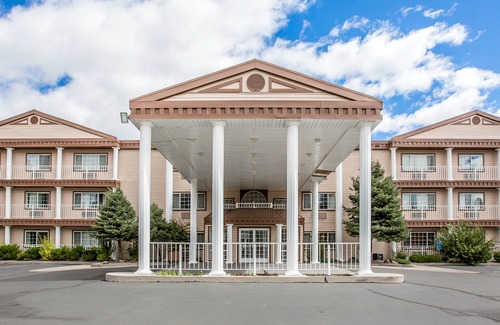 Weed Hotel | Comfort Inn Central Weed