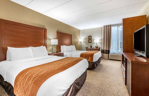 Landen Hotel | Comfort Inn Cincinnati Northeast