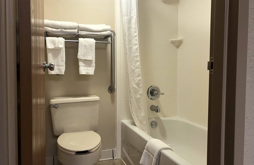 Landen Hotel | Comfort Inn Cincinnati Northeast