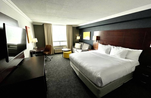 Etobicoke Hotel | Comfort Inn & Conference Centre Toronto Airport