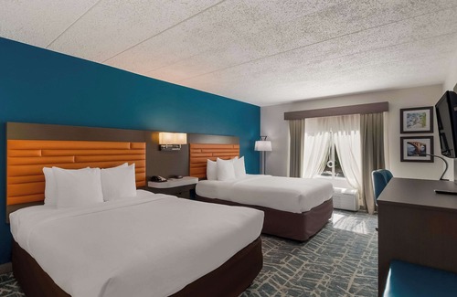 Seven Corners Hotel | Comfort Inn Falls Church - Tysons Corner