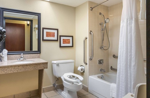 East Paris Hotel | Comfort Inn Grand Rapids Airport