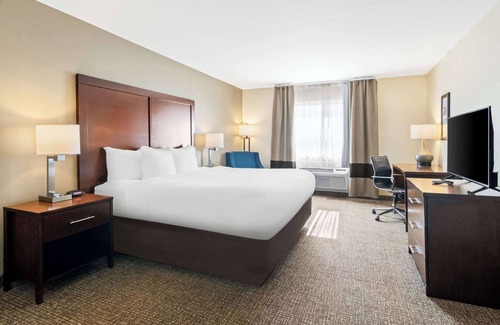 Eagle Creek Hotel | Comfort Inn Hebron-Lowell Area