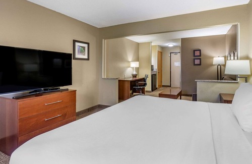 Quad Cities Hotel | Comfort Inn Moline - Quad Cities