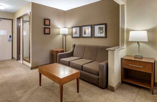 Quad Cities Hotel | Comfort Inn Moline - Quad Cities