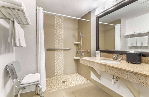 Pacific Hotel | Comfort Inn Near Six Flags St. Louis