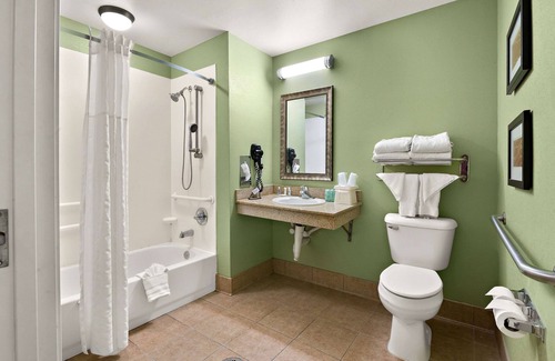 Kenner - Louis Armstrong International Airport Hotel | Comfort Inn New Orleans Airport South