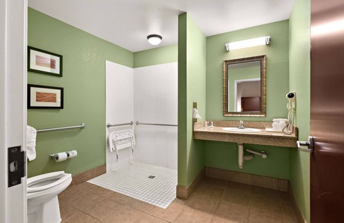 Kenner - Louis Armstrong International Airport Hotel | Comfort Inn New Orleans Airport South
