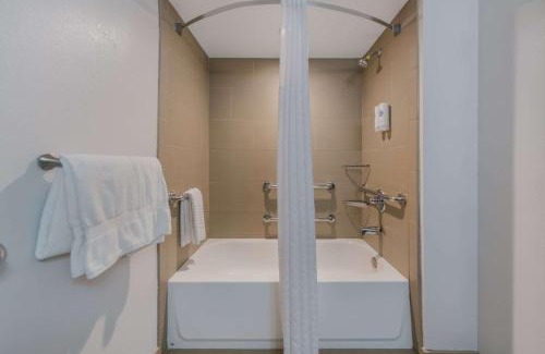 Central Newport News Hotel | Comfort Inn Newport News - Hampton I-64