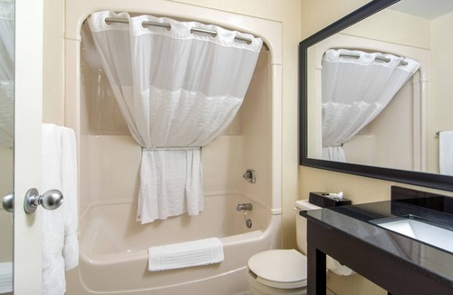Orillia Hotel | Comfort Inn Orillia