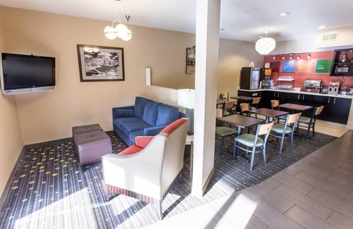 South Hills Hotel | Comfort Inn Pittsburgh