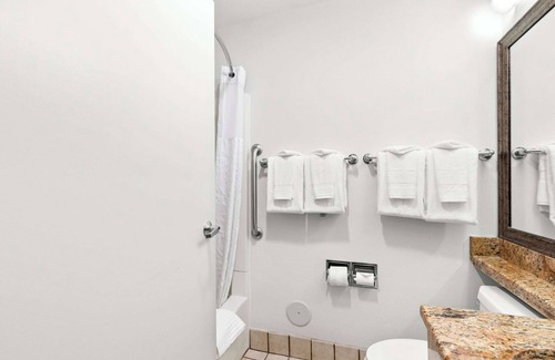Lake Ariel Hotel | Comfort Inn Pocono Lakes Region