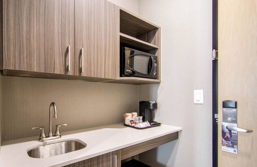 North Battleford Hotel | Comfort Inn & Suites