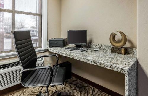 Memphis Hotel | Comfort Inn & Suites Airport-American Way