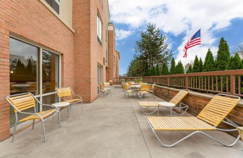 Akron Hotel | Comfort Inn & Suites Akron South