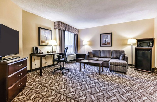 Windsor Hotel | Comfort Inn & Suites Ambassador Bridge