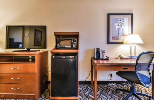 Windsor Hotel | Comfort Inn & Suites Ambassador Bridge