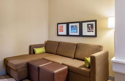 Birmingham Hotel | Comfort Inn & Suites at CrossPlex Village