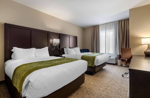 Cedar Rapids - Iowa City Hotel | Comfort Inn & Suites Cedar Rapids CID Eastern Iowa Airport