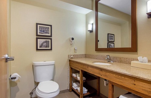 Milford Hotel | Comfort Inn & Suites Cooperstown/Milford