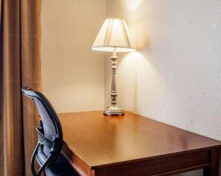Quad Cities Hotel | Comfort Inn & Suites Davenport - Quad Cities