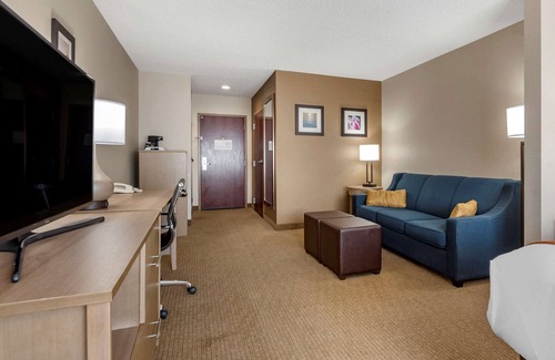 Farmington Hotel | Comfort Inn & Suites Farmington - Victor
