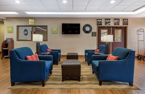 Farmington Hotel | Comfort Inn & Suites Farmington - Victor