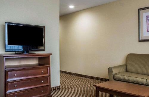 Farmington Hotel | Comfort Inn & Suites Farmington - Victor