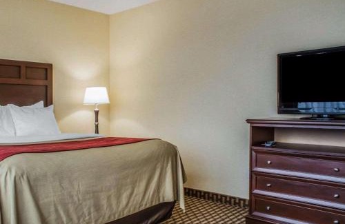 Farmington Hotel | Comfort Inn & Suites Farmington - Victor
