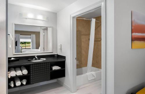 Fort Smith Hotel | Comfort Inn & Suites Fort Smith I-540