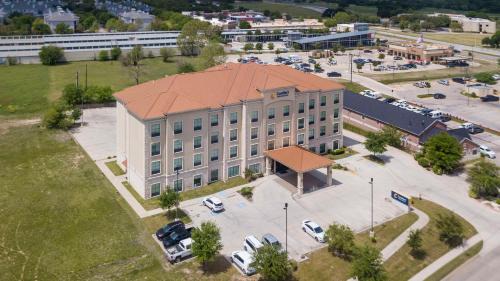 Fossil Creek Hotel | Comfort Inn & Suites Fort Worth - Fossil Creek