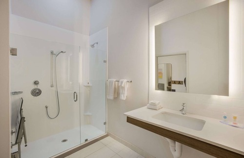 Gaylord Hotel | Comfort Inn & Suites Gaylord