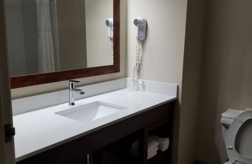 Geneva Hotel | Comfort Inn & Suites Geneva - West Chicago