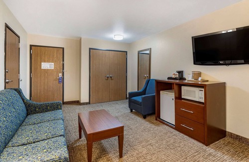 Greenville Hotel | Comfort Inn & Suites Greenville I-70