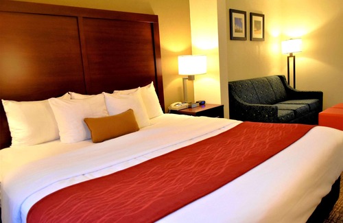 Greenville Hotel | Comfort Inn & Suites Greenville I-70