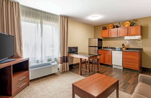 Grinnell Hotel | Comfort Inn & Suites Grinnell near I-80