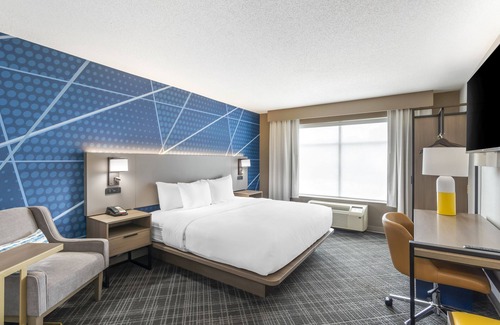 Coliseum Central Hotel | Comfort Inn & Suites Hampton near Coliseum