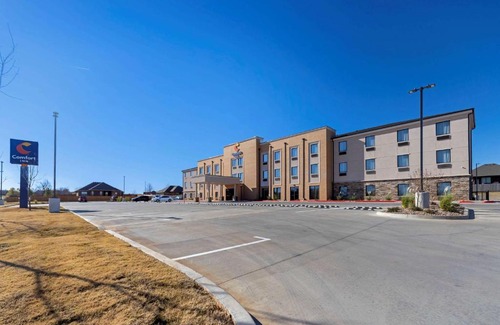 Harrah Hotel | Comfort Inn & Suites Harrah