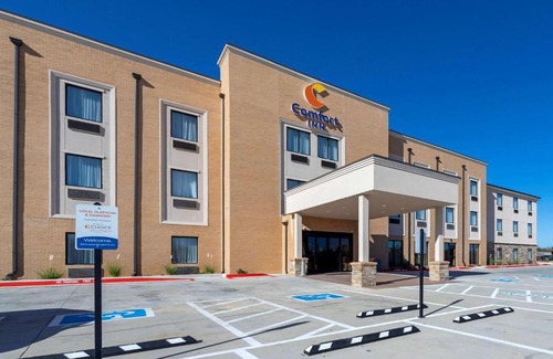Harrah Hotel | Comfort Inn & Suites Harrah