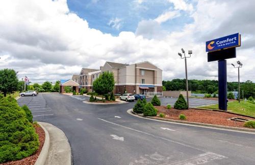 Hillsville Hotel | Comfort Inn & Suites Hillsville I-77